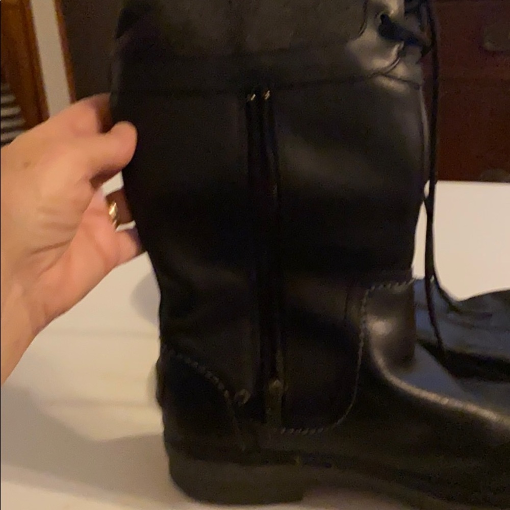 Ugg size 9 boots New never worn with Ugg box. - Picture 4 of 5